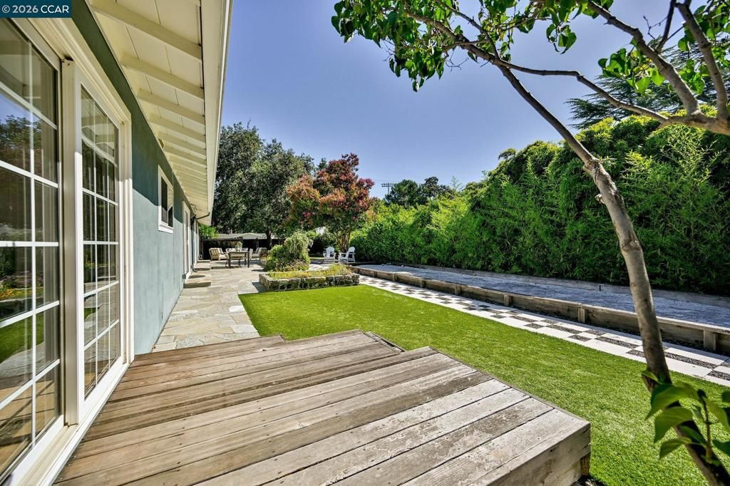 Image 27 of property listing at 101 Camino Amigo Ct, Danville, CA 94526