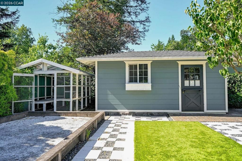 Image 29 of property listing at 101 Camino Amigo Ct, Danville, CA 94526
