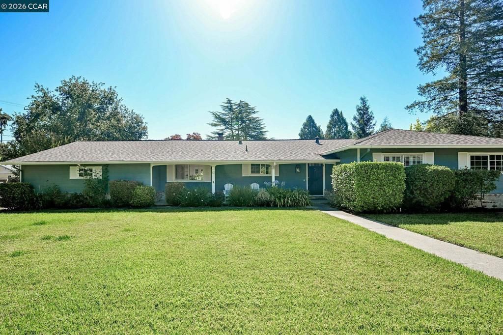 Image 3 of property listing at 101 Camino Amigo Ct, Danville, CA 94526