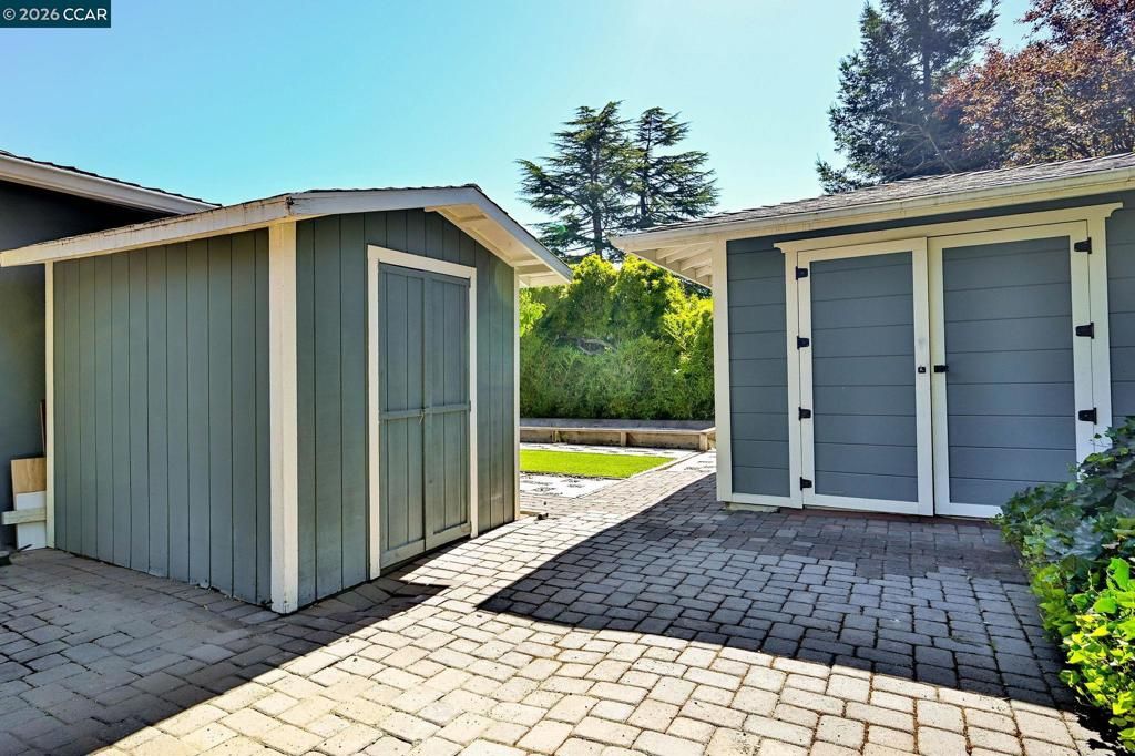 Image 30 of property listing at 101 Camino Amigo Ct, Danville, CA 94526