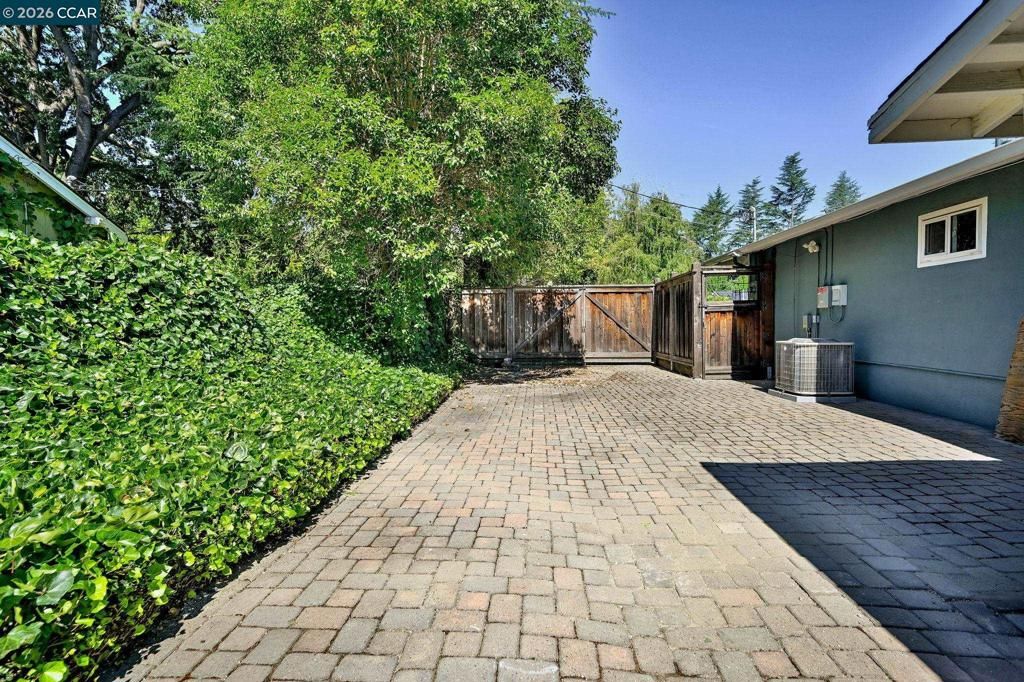 Image 31 of property listing at 101 Camino Amigo Ct, Danville, CA 94526