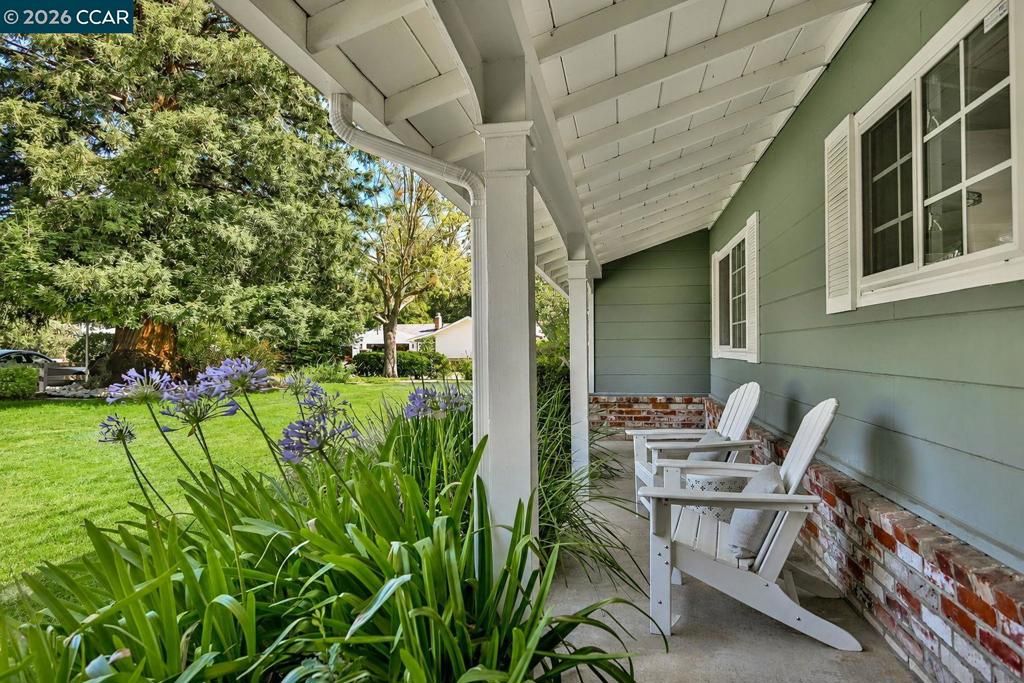 Image 4 of property listing at 101 Camino Amigo Ct, Danville, CA 94526