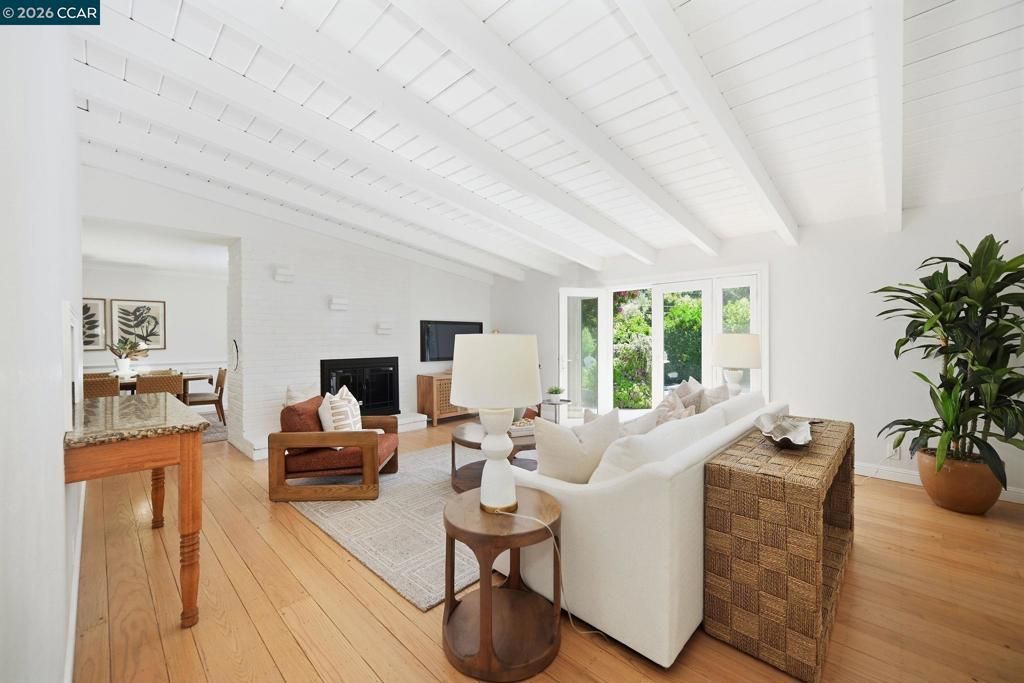 Image 5 of property listing at 101 Camino Amigo Ct, Danville, CA 94526