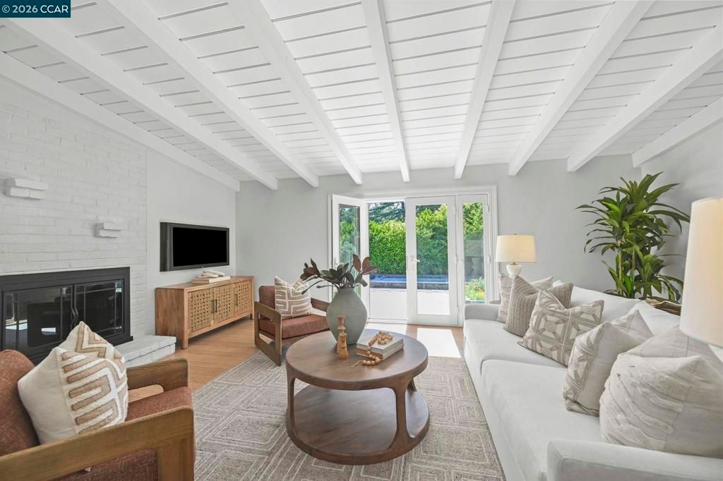 Image 6 of property listing at 101 Camino Amigo Ct, Danville, CA 94526
