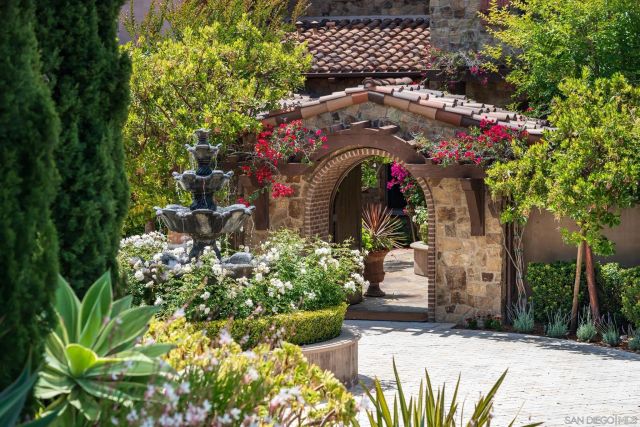 8076 Entrada de Luz E, San Diego, CA 92127