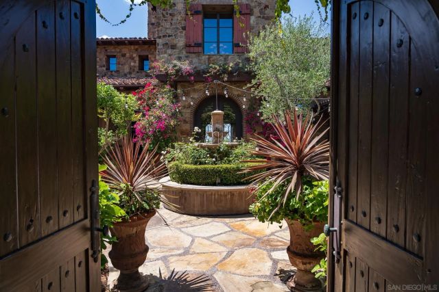 8076 Entrada de Luz E, San Diego, CA 92127