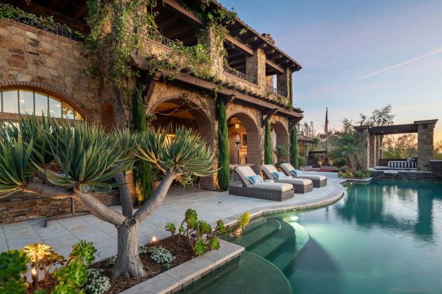 8076 Entrada de Luz E, San Diego, CA 92127