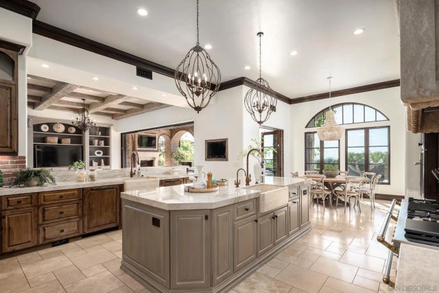 8076 Entrada de Luz E, San Diego, CA 92127