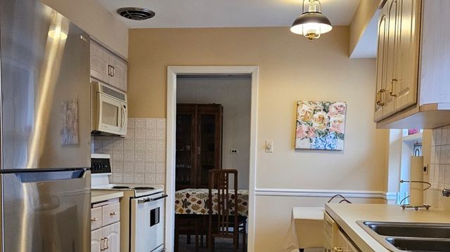 3700 Woodland Lane, Downers Grove, IL 60515