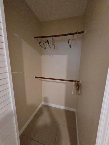 9291 NW 23rd St 1, Pembroke Pines, FL 33024