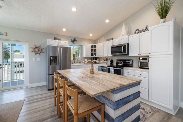 S 18 Bounty Lane, Key Largo, FL 33037