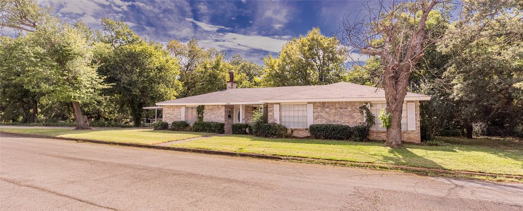 1103 Miller Street, Bowie, TX 76230