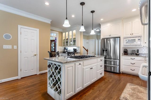 706 Kanawah RN, Yorktown, VA 23693