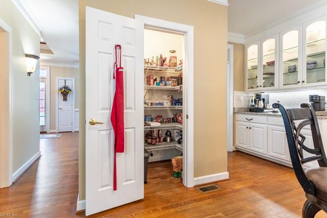 706 Kanawah RN, Yorktown, VA 23693
