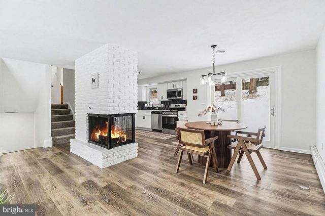 857 TWIN OAKS DR, Hummelstown, PA 17036