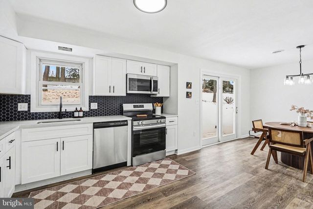 857 TWIN OAKS DR, Hummelstown, PA 17036