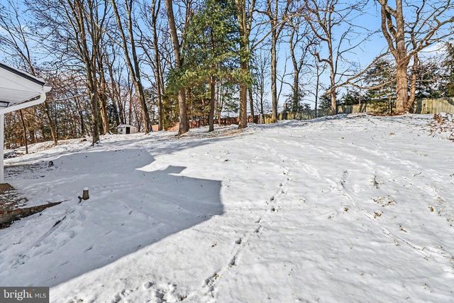 857 TWIN OAKS DR, Hummelstown, PA 17036