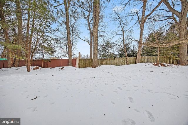 857 TWIN OAKS DR, Hummelstown, PA 17036