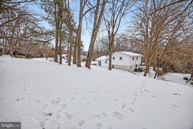 857 TWIN OAKS DR, Hummelstown, PA 17036