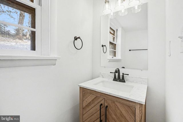 857 TWIN OAKS DR, Hummelstown, PA 17036