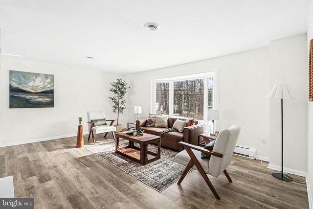 857 TWIN OAKS DR, Hummelstown, PA 17036