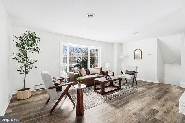 857 TWIN OAKS DR, Hummelstown, PA 17036