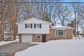 857 TWIN OAKS DR, Hummelstown, PA 17036