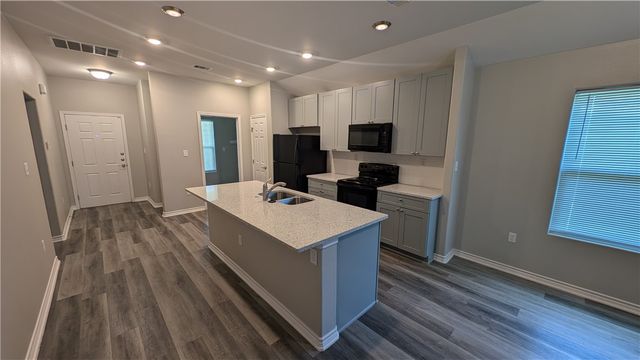 433 Webb St, Corpus Christi, TX 78418