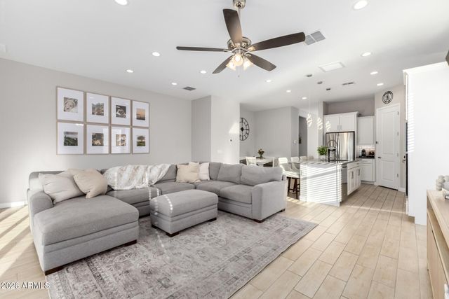 2314 E QUESTA Drive, Phoenix, AZ 85024