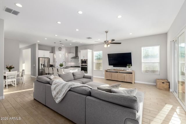 2314 E QUESTA Drive, Phoenix, AZ 85024