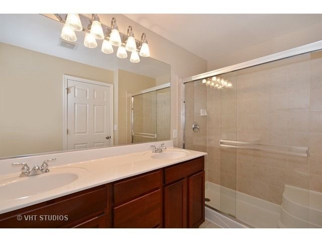 1949 OXLEY Circle 1949, Naperville, IL 60563