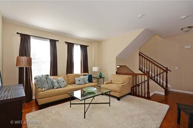 1949 OXLEY Circle 1949, Naperville, IL 60563