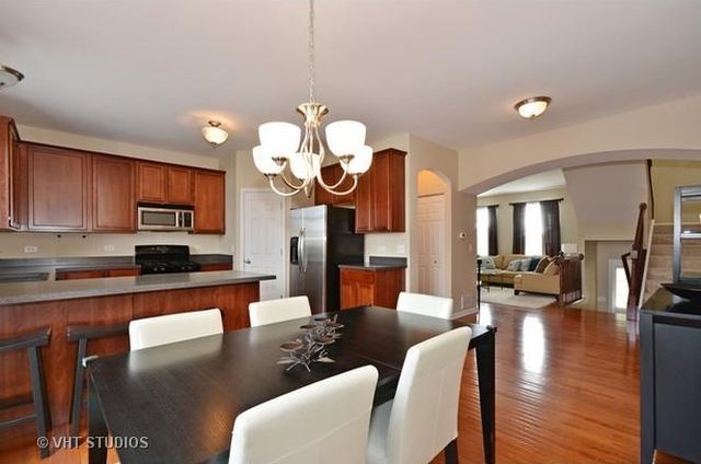 1949 OXLEY Circle 1949, Naperville, IL 60563
