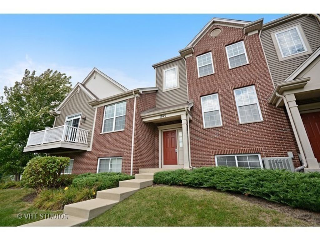 1949 OXLEY Circle 1949, Naperville, IL 60563