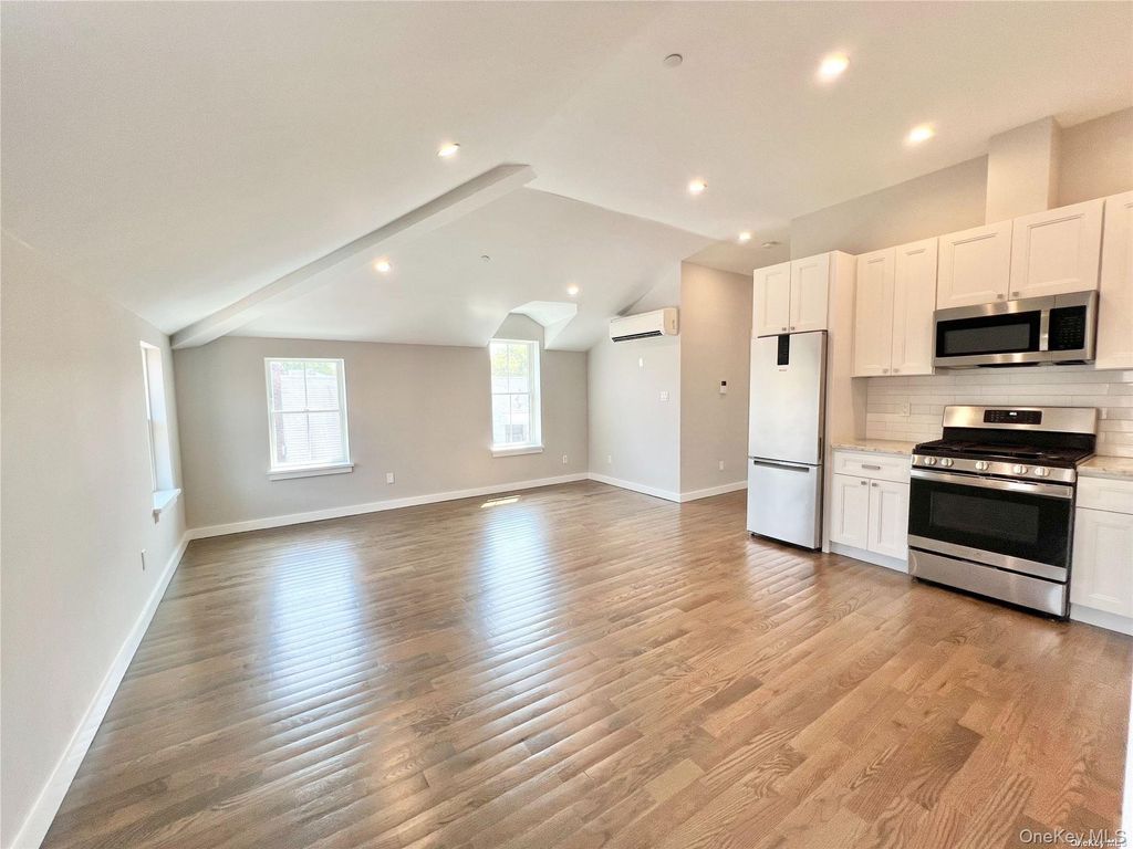 56-75 136TH Street 3B, Flushing, NY 11354 — photo 4