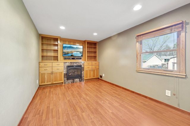 4740 Virginia Avenue N, New Hope, MN 55428