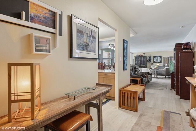 6145 N SHERIDAN Road 28D, Chicago, IL 60660