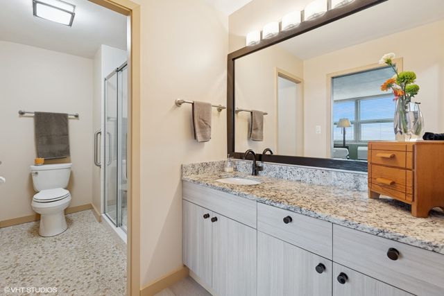 6145 N SHERIDAN Road 28D, Chicago, IL 60660