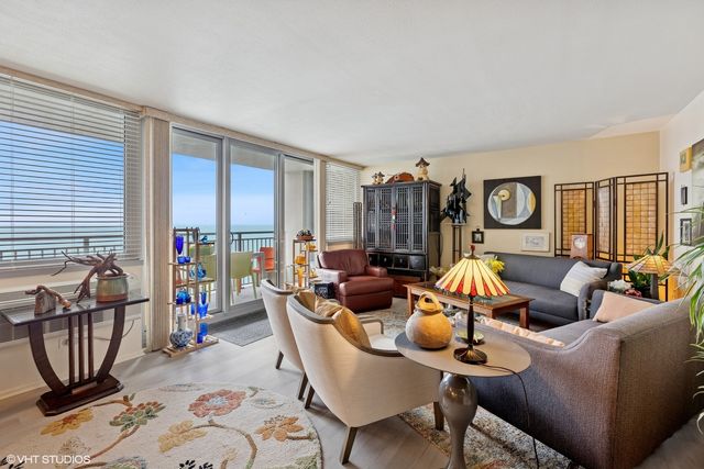 6145 N SHERIDAN Road 28D, Chicago, IL 60660