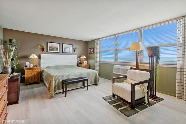 6145 N SHERIDAN Road 28D, Chicago, IL 60660