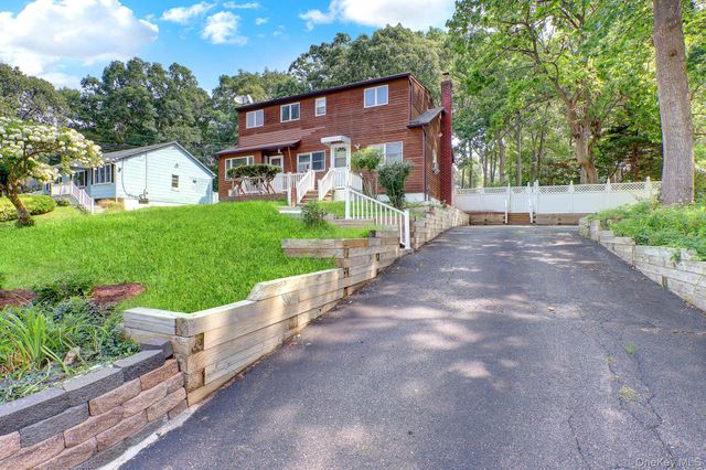 653 Meadow Road, Smithtown, NY 11787