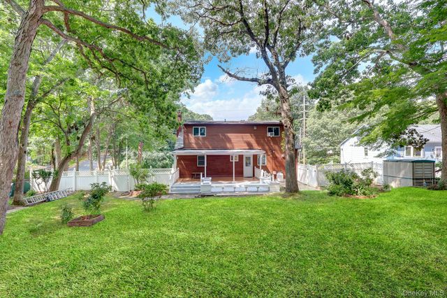 653 Meadow Road, Smithtown, NY 11787