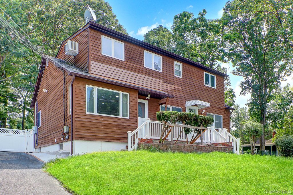 653 Meadow Road, Smithtown, NY 11787