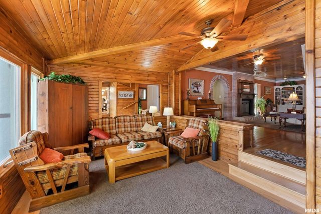 905 1ST Street, Camanche, IA 52730