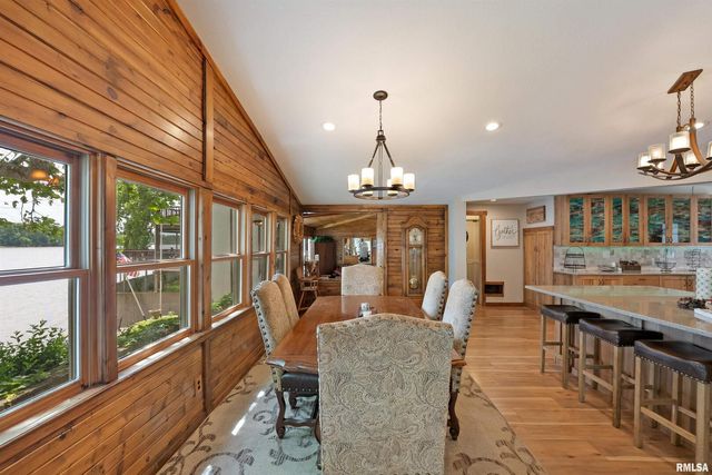 905 1ST Street, Camanche, IA 52730