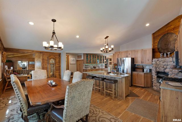 905 1ST Street, Camanche, IA 52730