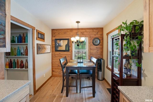 905 1ST Street, Camanche, IA 52730