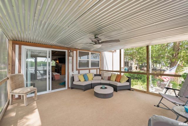 905 1ST Street, Camanche, IA 52730