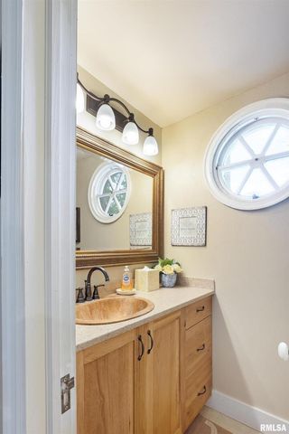 905 1ST Street, Camanche, IA 52730