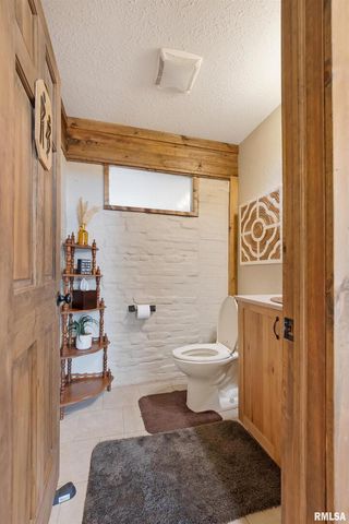 905 1ST Street, Camanche, IA 52730